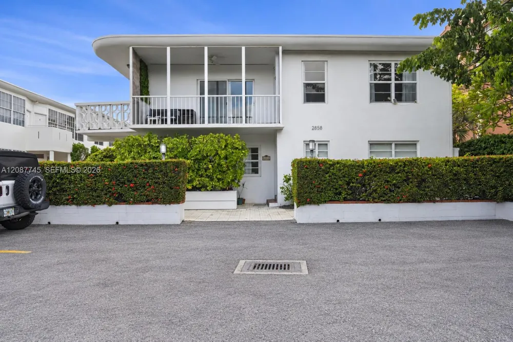 2858 Pine Tree Dr #5 Miami Beach, FL 33140