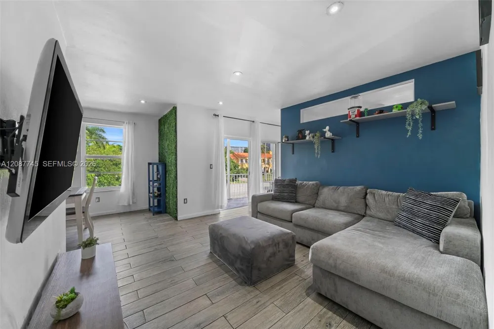 2858 Pine Tree Dr #5 Miami Beach, FL 33140