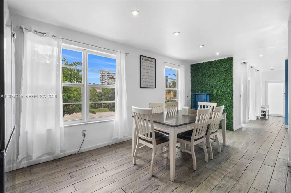 2858 Pine Tree Dr #5 Miami Beach, FL 33140