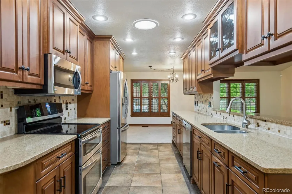 5923 W Pacific Circle Lakewood, CO 80227