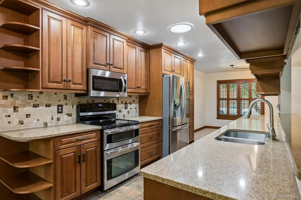 5923 W Pacific Circle Lakewood, CO 80227