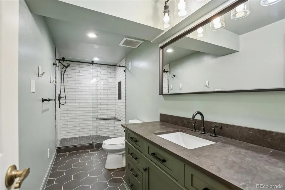 5923 W Pacific Circle Lakewood, CO 80227