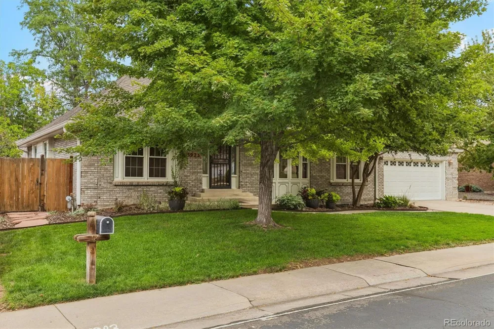 5923 W Pacific Circle Lakewood, CO 80227