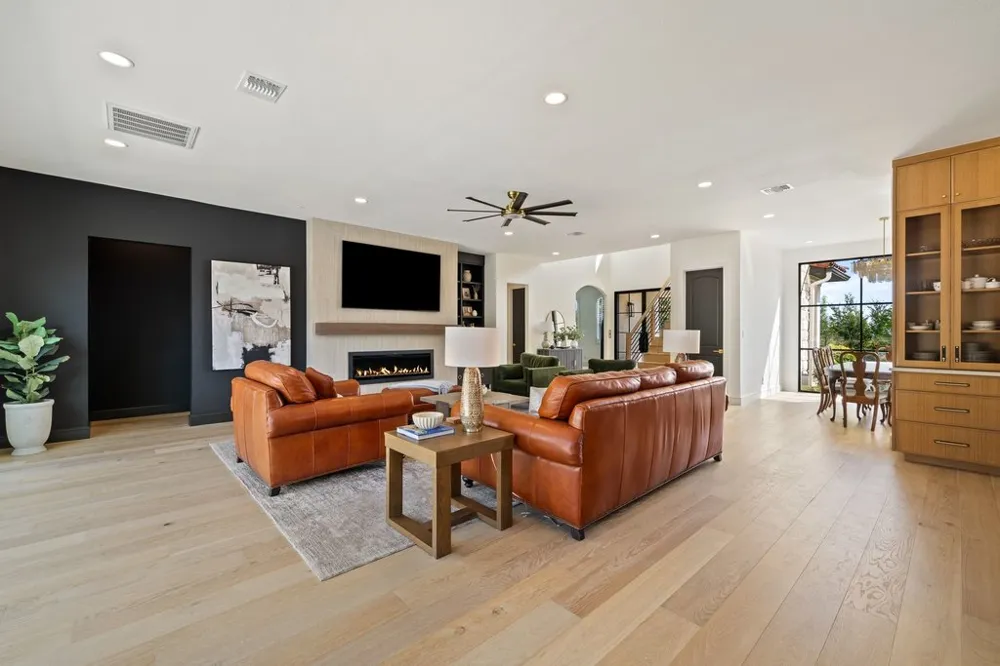 34 AUTUMN OAKS DRIVE The Hills, TX 78738