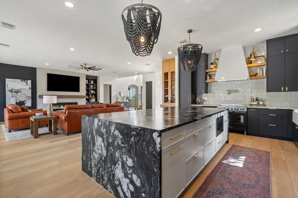 34 AUTUMN OAKS DRIVE The Hills, TX 78738