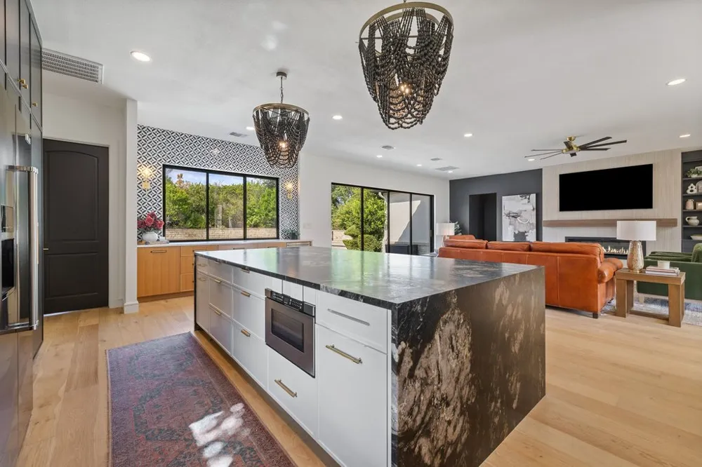 34 AUTUMN OAKS DRIVE The Hills, TX 78738