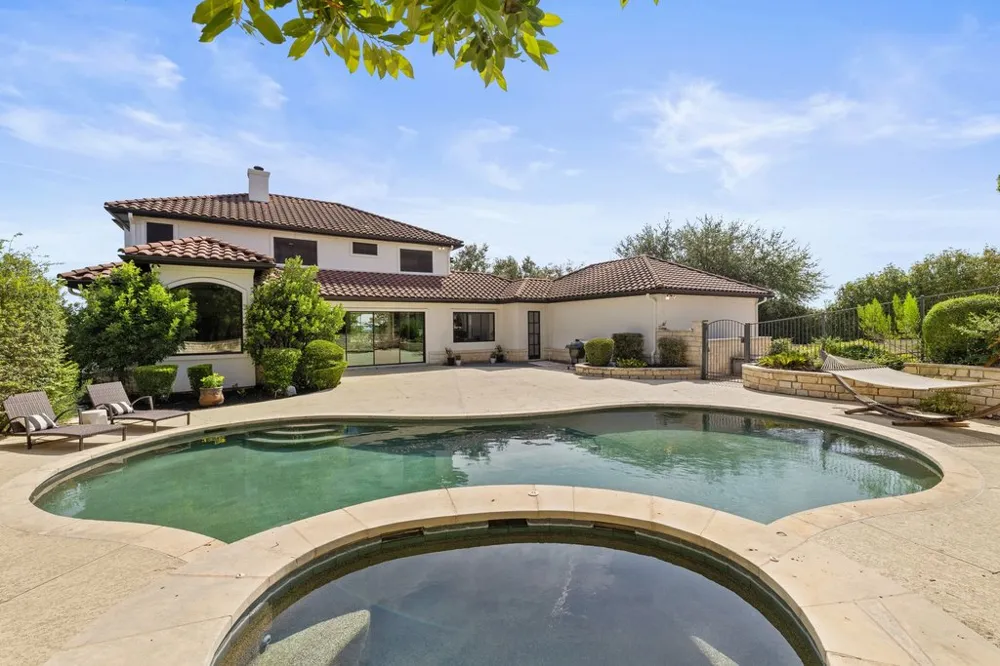 34 AUTUMN OAKS DRIVE The Hills, TX 78738