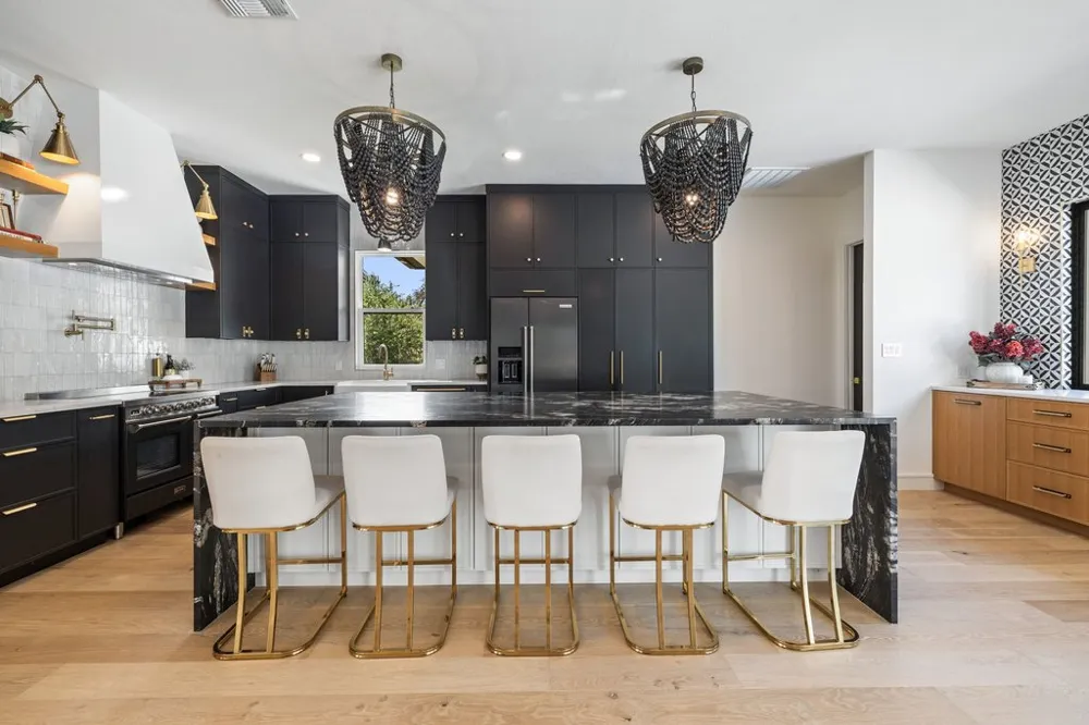 34 AUTUMN OAKS DRIVE The Hills, TX 78738
