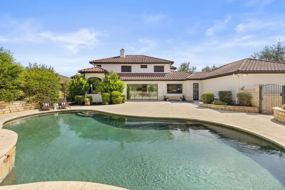 34 AUTUMN OAKS DRIVE The Hills, TX 78738