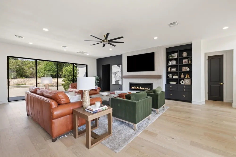 34 AUTUMN OAKS DRIVE The Hills, TX 78738