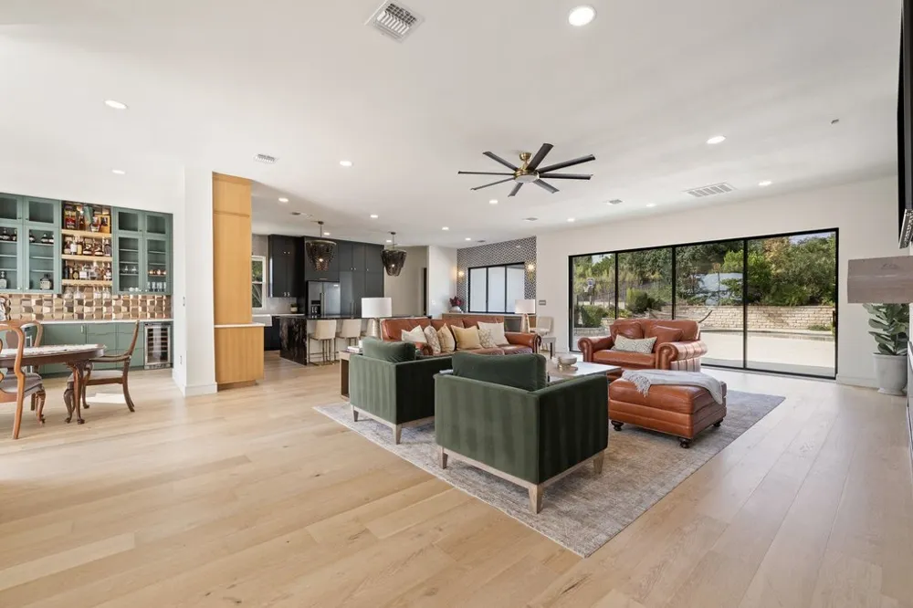 34 AUTUMN OAKS DRIVE The Hills, TX 78738