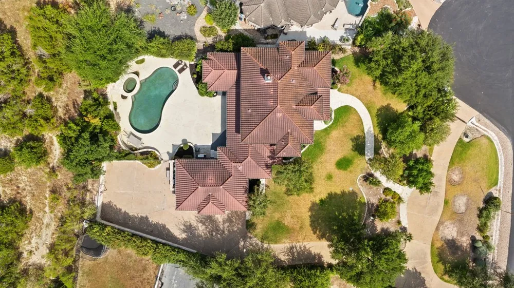 34 AUTUMN OAKS DRIVE The Hills, TX 78738