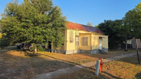 401 Pecan Street