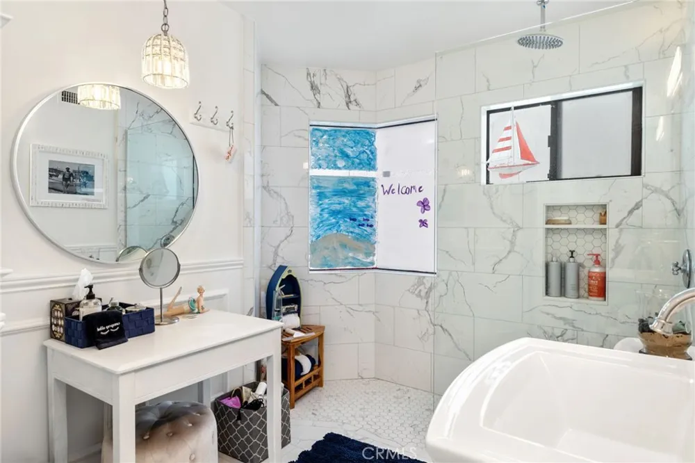536 The Strand Hermosa Beach, CA 90254