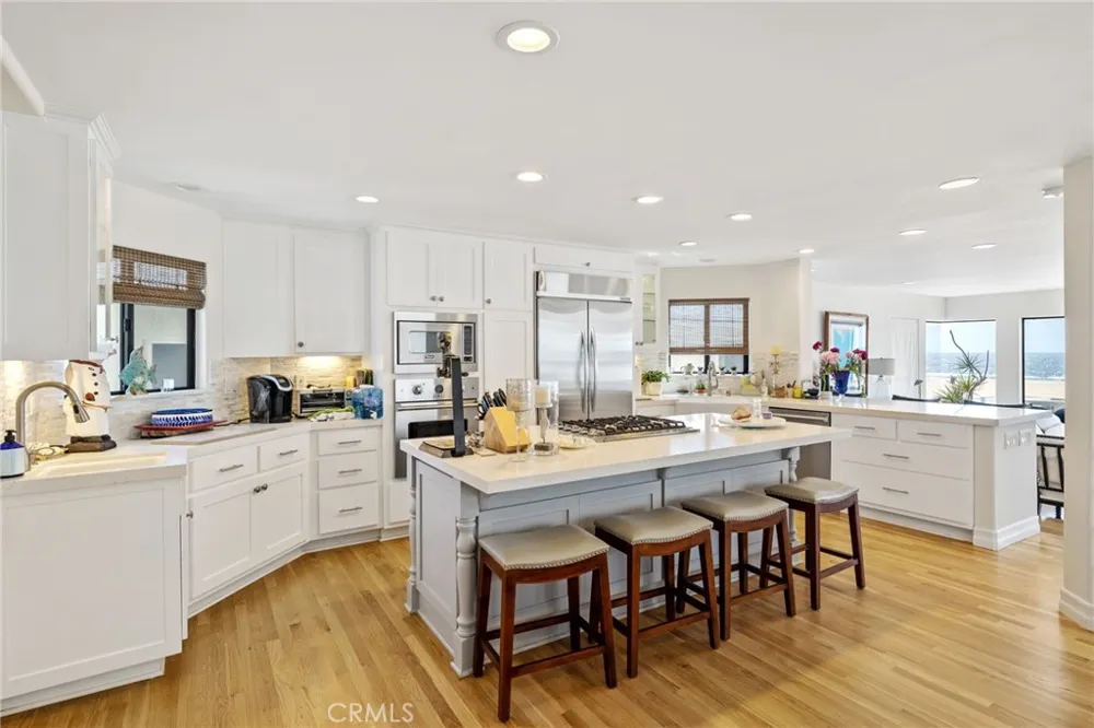 536 The Strand Hermosa Beach, CA 90254