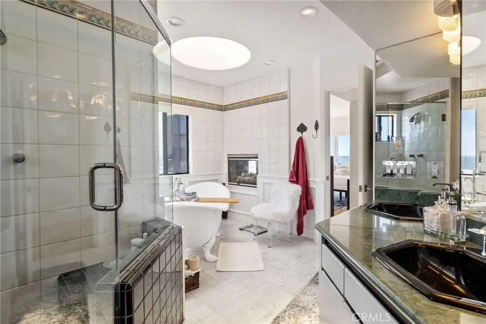 536 The Strand Hermosa Beach, CA 90254