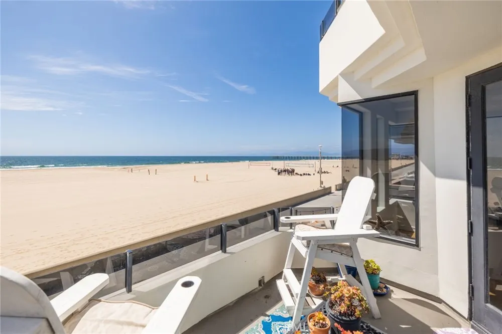 536 The Strand Hermosa Beach, CA 90254