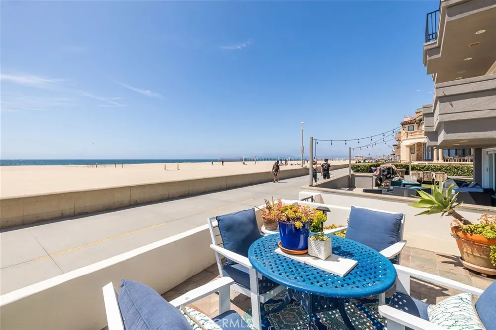 536 The Strand Hermosa Beach, CA 90254