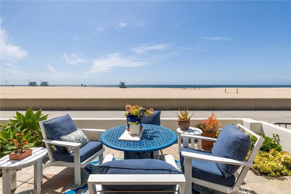 536 The Strand Hermosa Beach, CA 90254