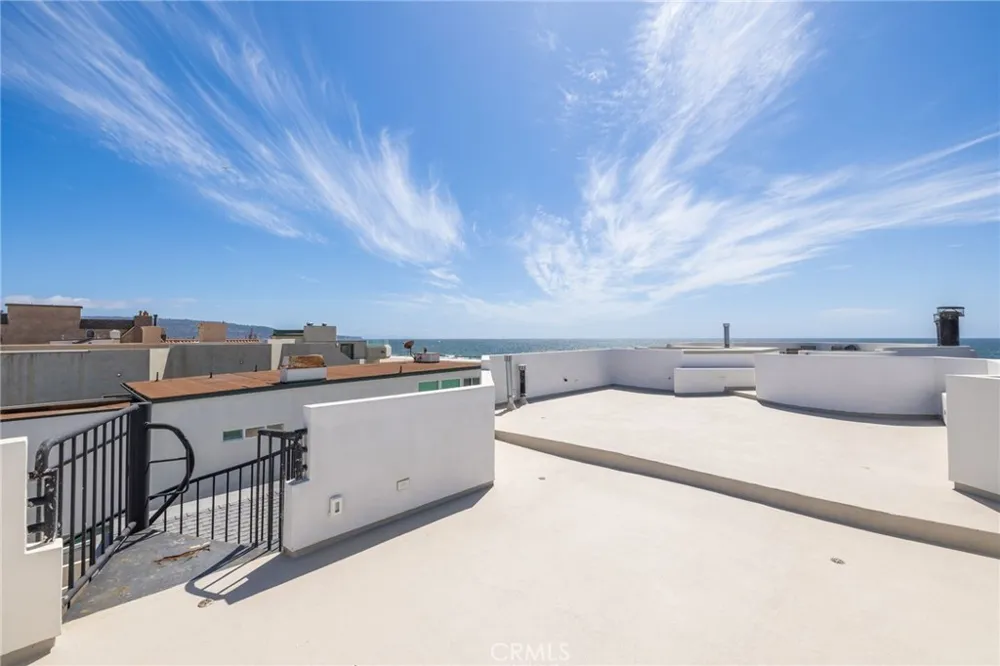 536 The Strand Hermosa Beach, CA 90254