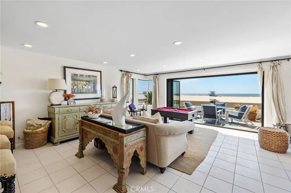 536 The Strand Hermosa Beach, CA 90254