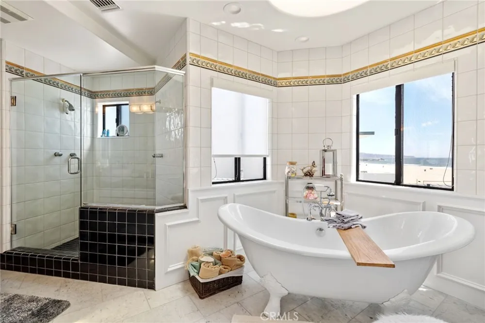 536 The Strand Hermosa Beach, CA 90254