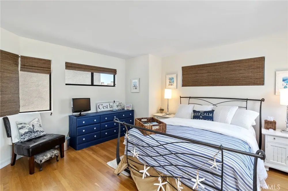 536 The Strand Hermosa Beach, CA 90254