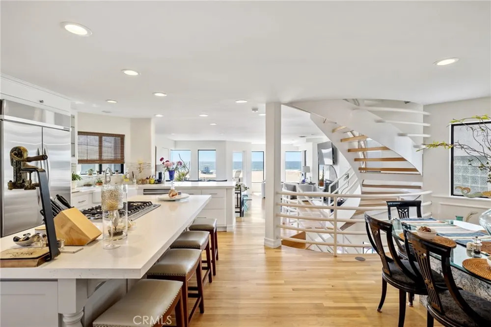 536 The Strand Hermosa Beach, CA 90254