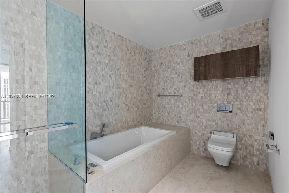 88 SW 7th St #904 Miami, FL 33130
