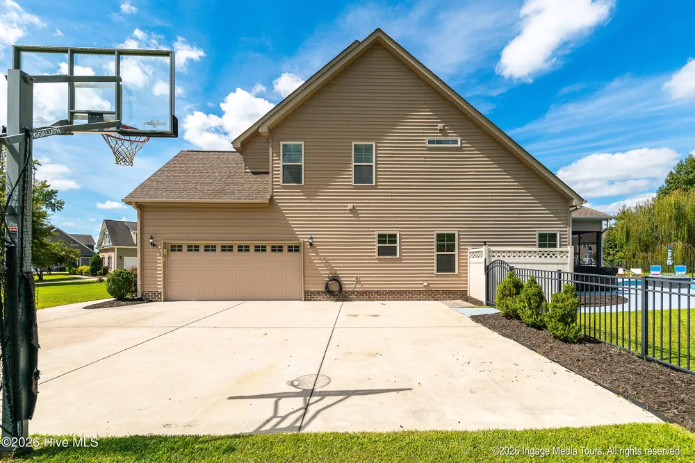 902 Derbyshire Lane Greenville, NC 27858