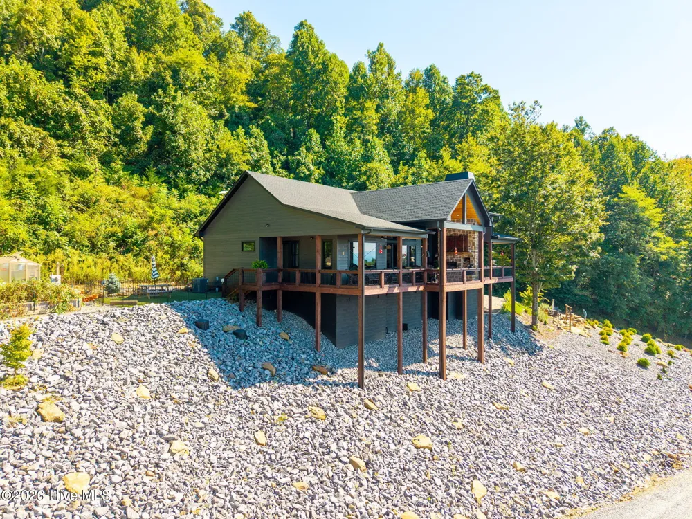 100 Little Den Lane Murphy, NC 28906
