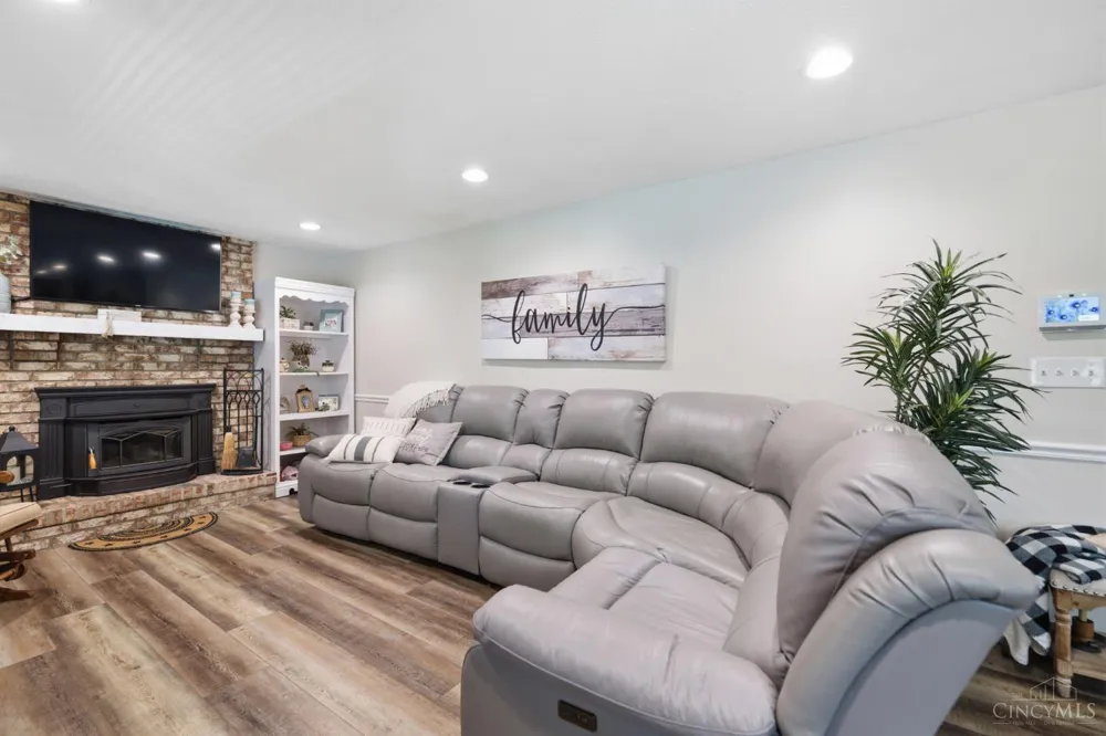 4977 Francisview Drive Delhi, OH 45238