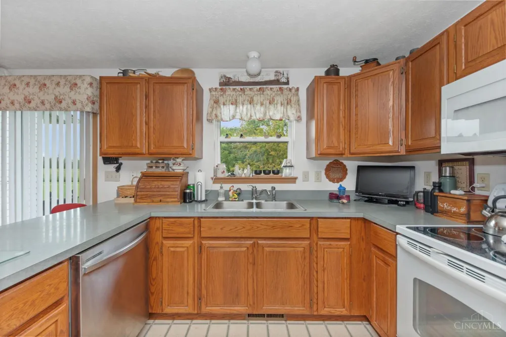 6365 St Rt 505 Lewis, OH 45121
