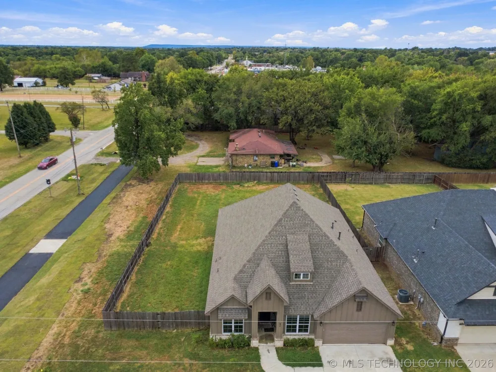 135 E Boston Street Broken Arrow, OK 74012