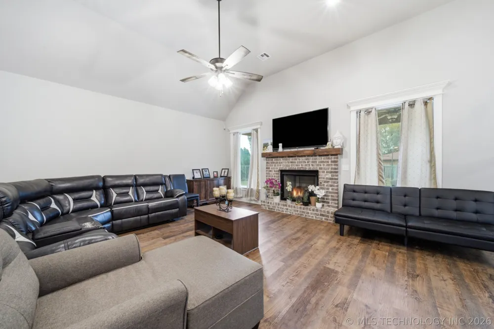 135 E Boston Street Broken Arrow, OK 74012