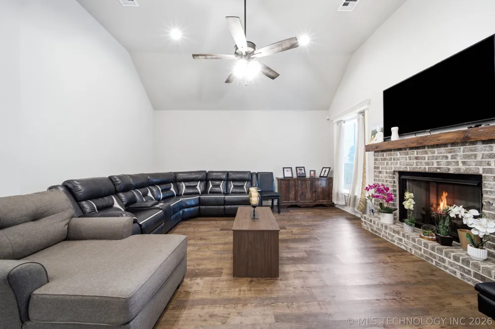 135 E Boston Street Broken Arrow, OK 74012
