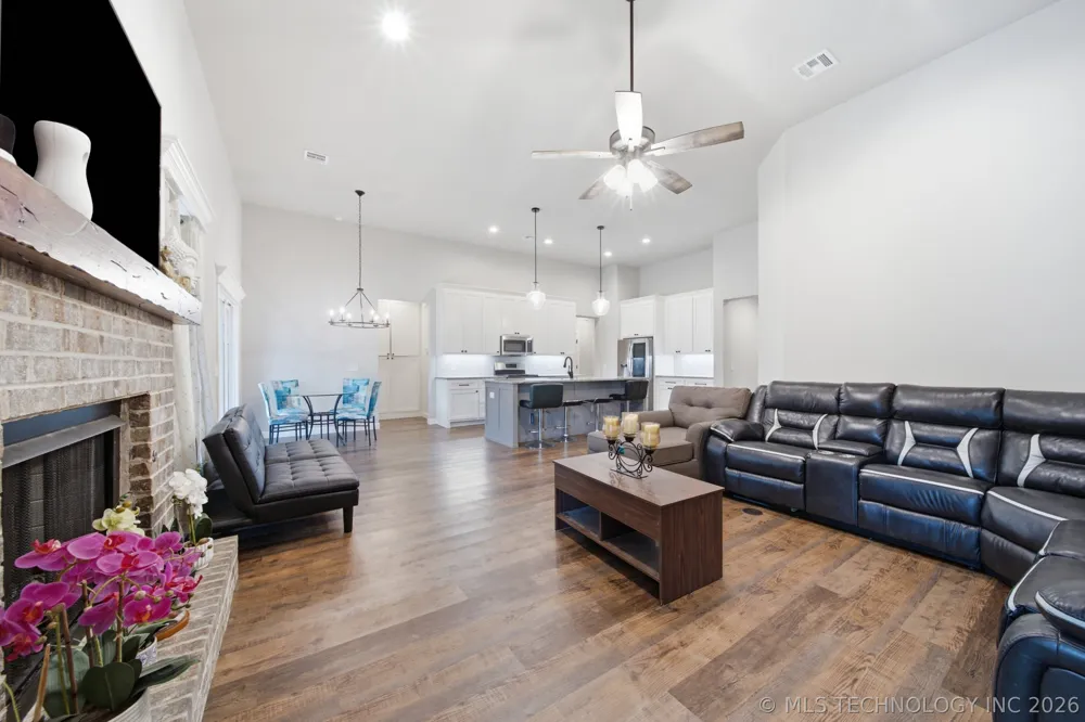 135 E Boston Street Broken Arrow, OK 74012