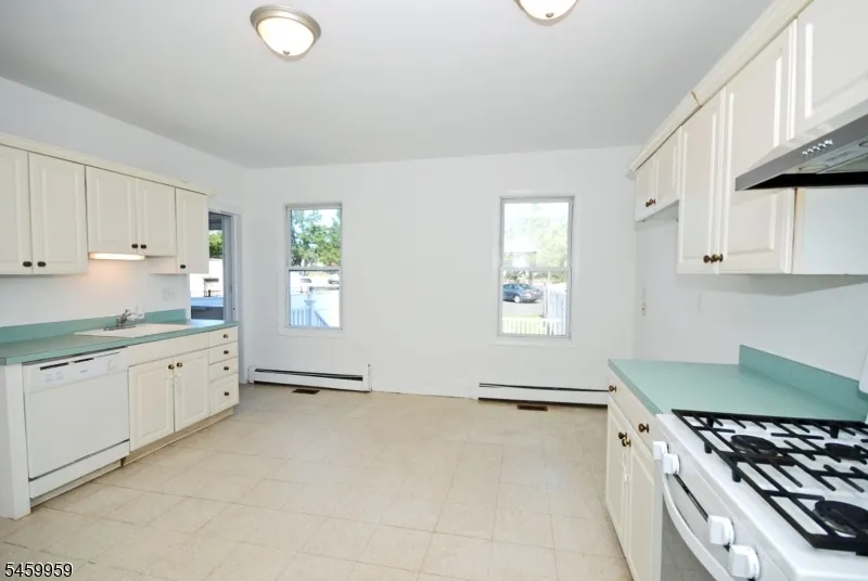 23 Lagrange Street Raritan, NJ 08869