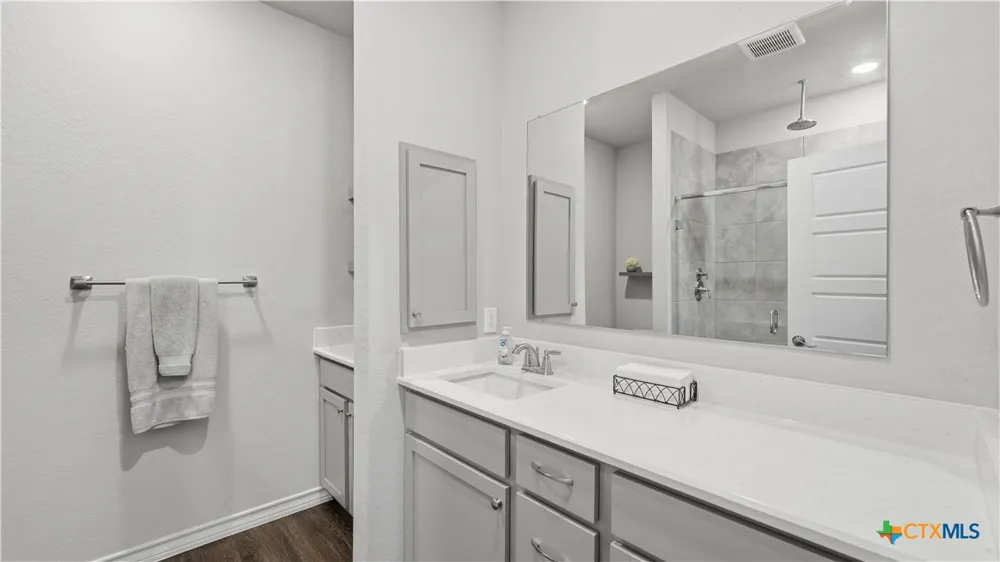 266 Rolling Hills New Braunfels, TX 78130