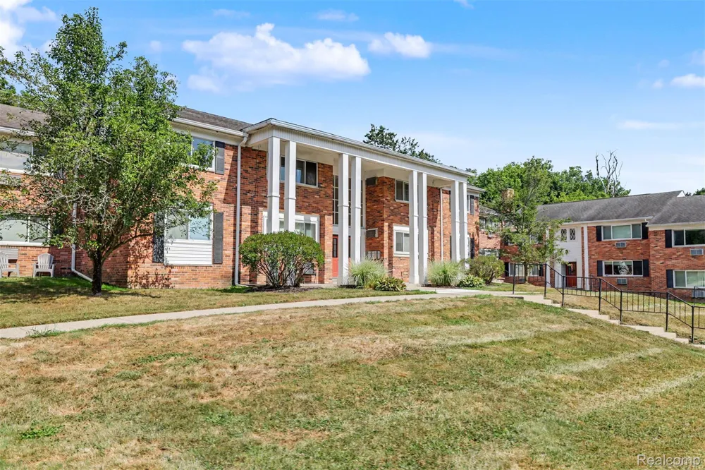 525 Fairbrook Street #108 Northville City, MI 48167