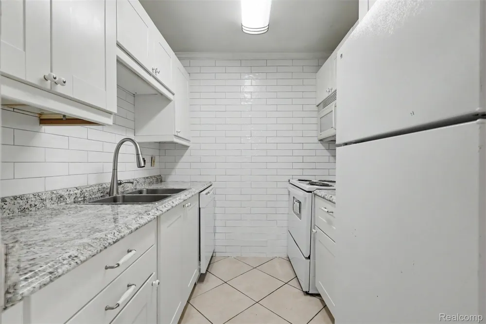 525 Fairbrook Street #108 Northville City, MI 48167