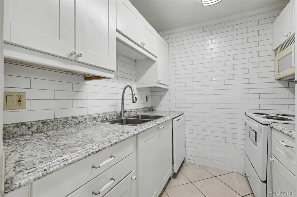 525 Fairbrook Street #108 Northville City, MI 48167