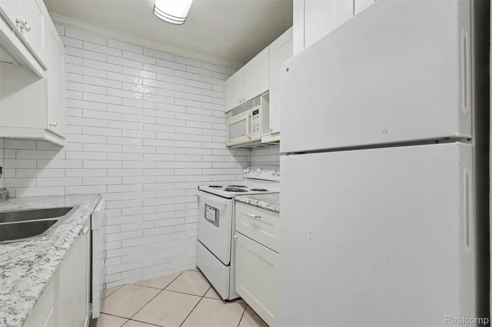 525 Fairbrook Street #108 Northville City, MI 48167