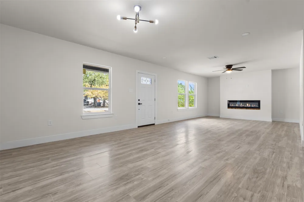 1367 Friendship Drive Dallas, TX 75217