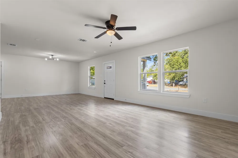 1367 Friendship Drive Dallas, TX 75217