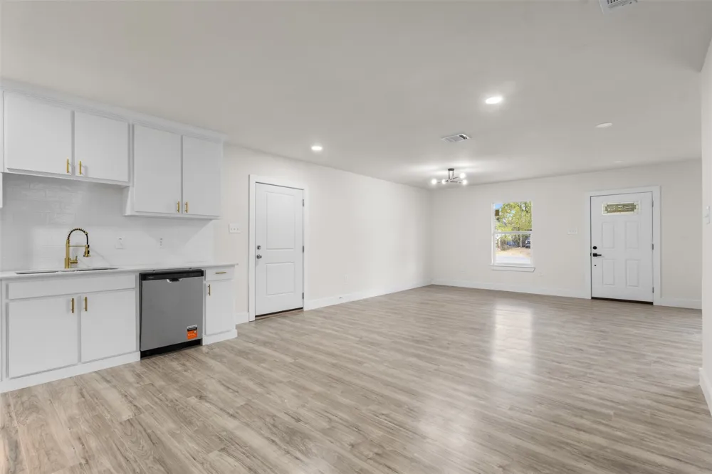 1367 Friendship Drive Dallas, TX 75217