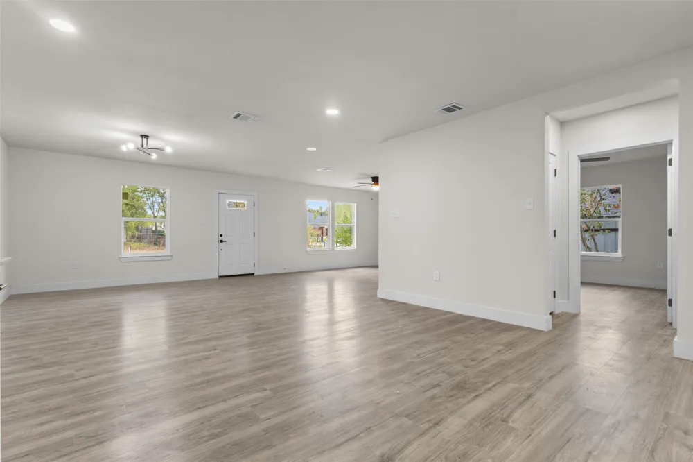 1367 Friendship Drive Dallas, TX 75217