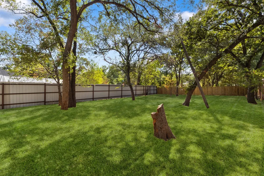 1367 Friendship Drive Dallas, TX 75217