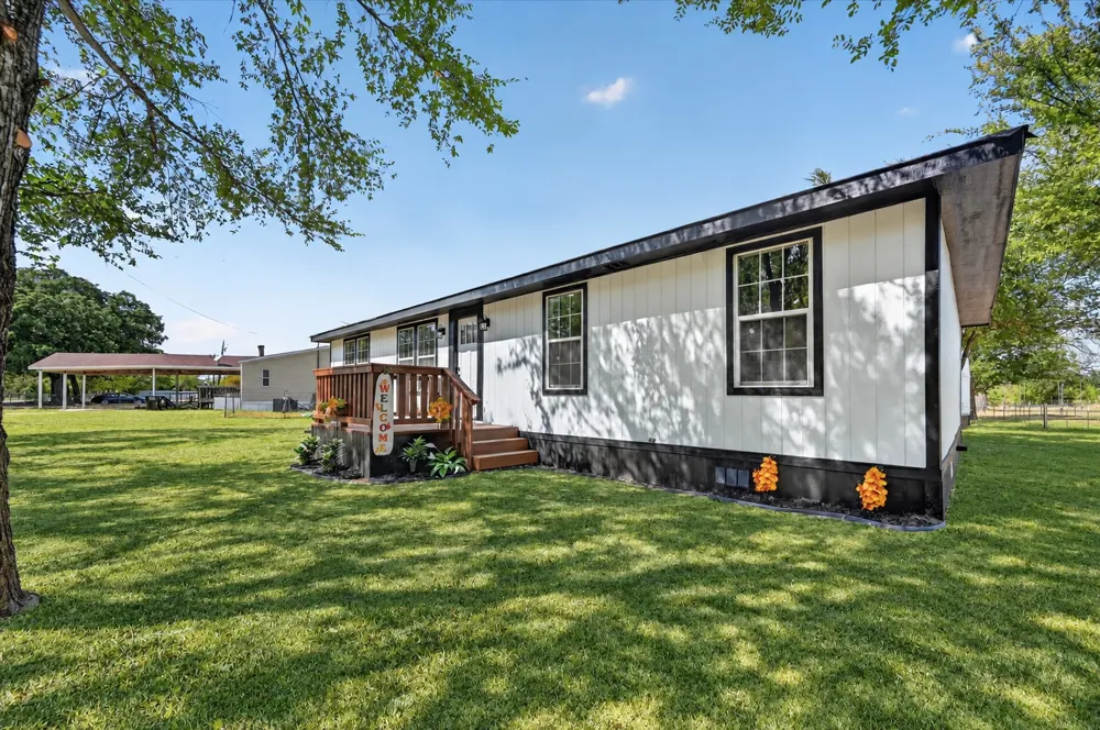 15045 County Road 4060 Scurry, TX 75158