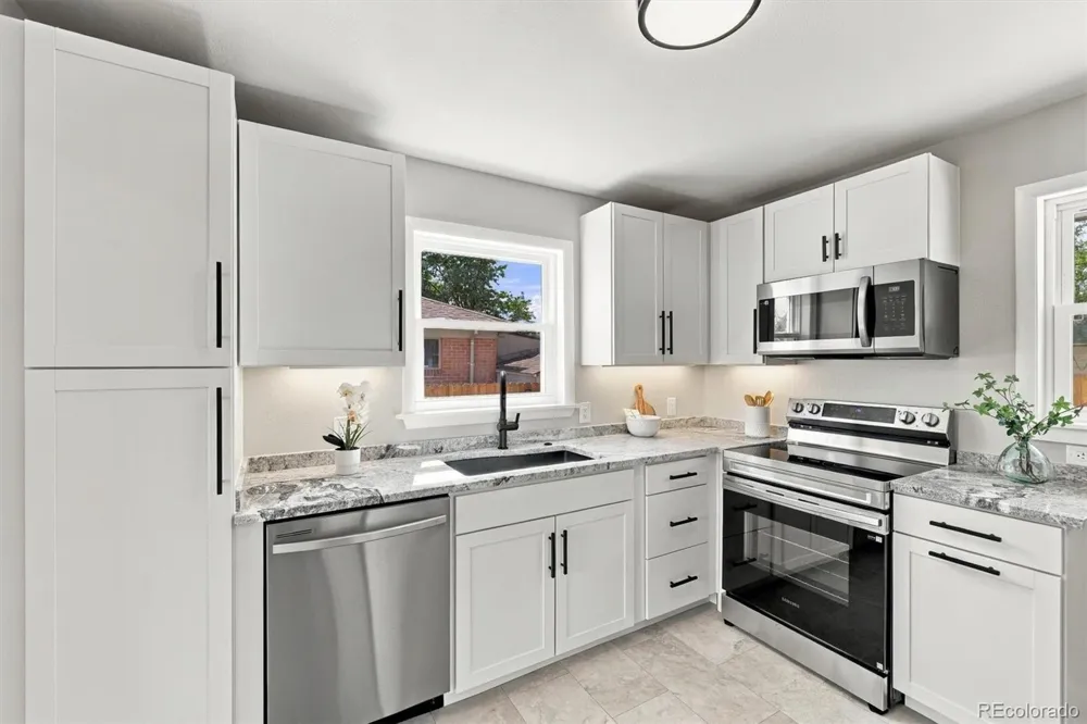 6851 Morrison Drive Denver, CO 80221